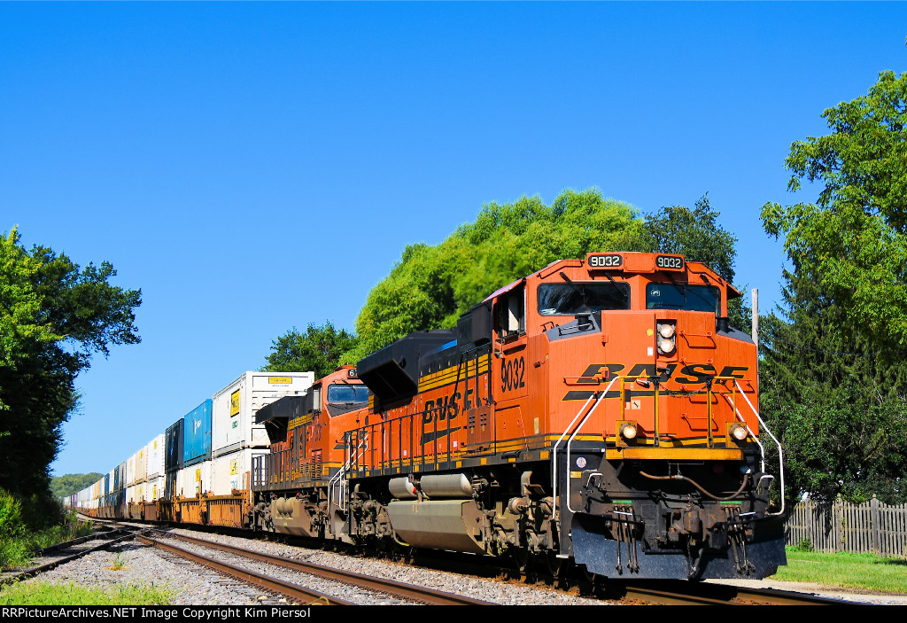 BNSF 9032